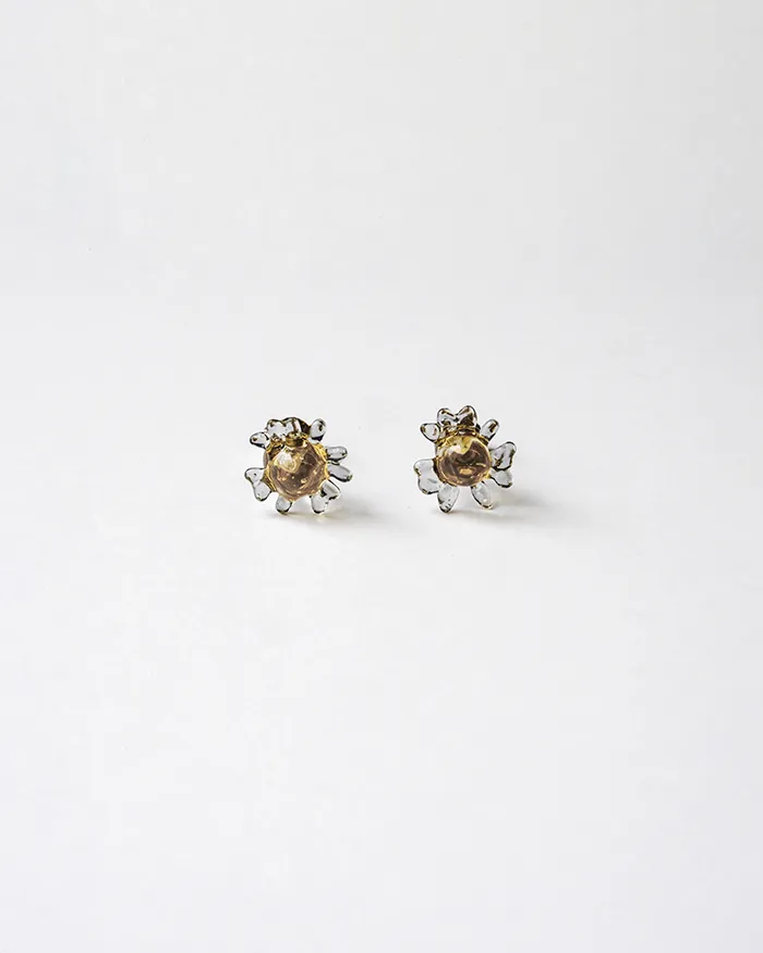 ピアス 夕暮れのカモミール グレー4